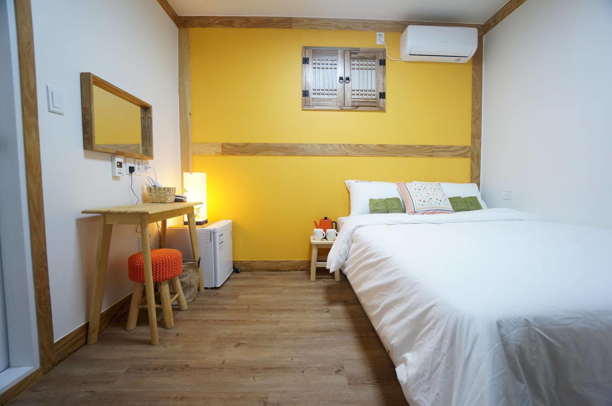 Mini Hotel Dalkom In Dongdaemun Seoul Bagian luar foto
